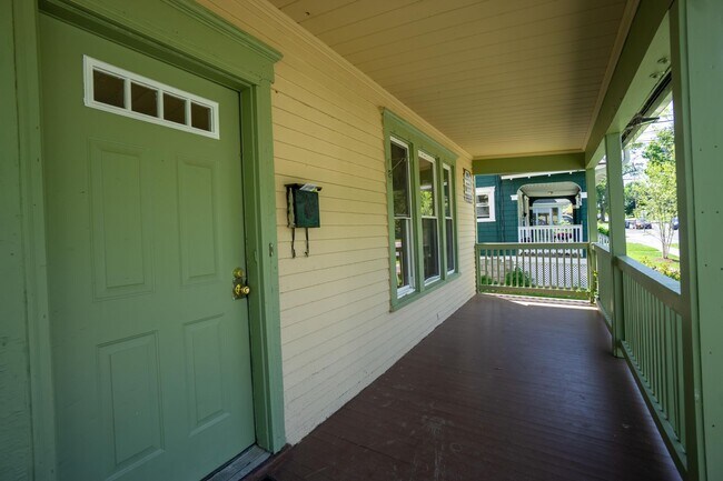Building Photo - Available 6/1/26 - Single Family Home