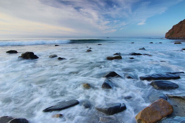 Building Photo - Exquisite beach home with Ocean and Harbor activities abound!