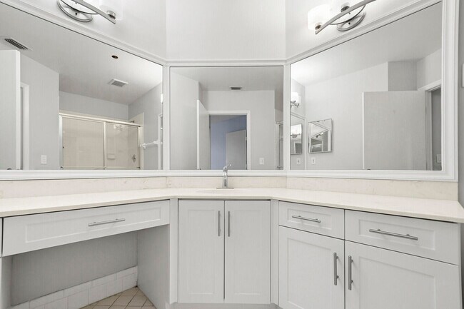 Building Photo - 5155 Europa Dr