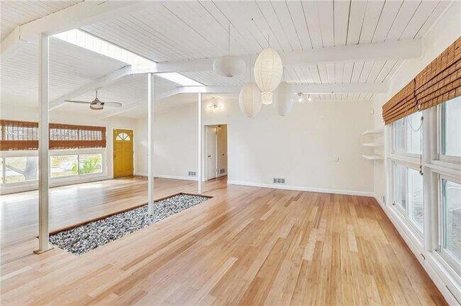 Building Photo - 3121 Lynnray Dr