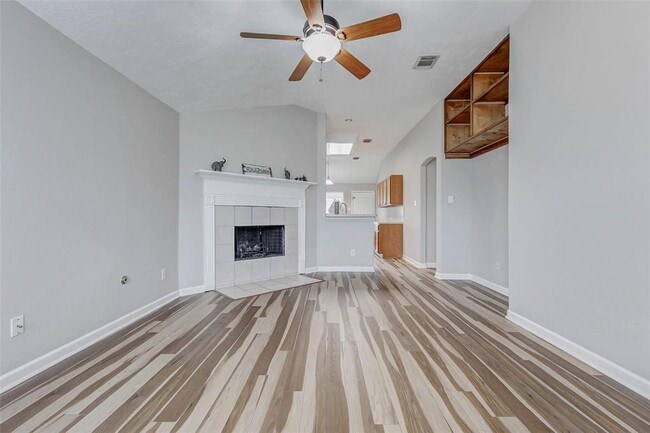 Building Photo - 18455 Sunrise Pines Dr