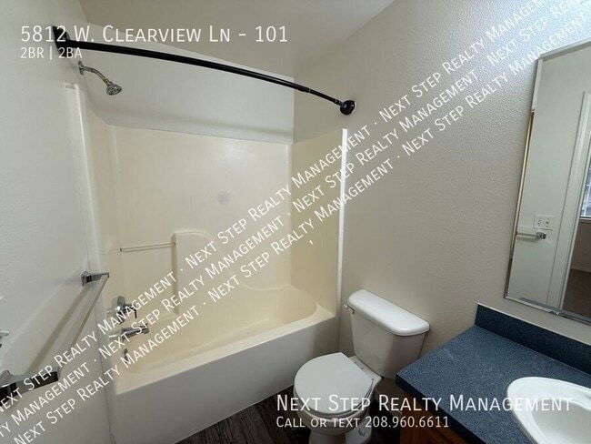 Building Photo - 5812 W Clearview Ln