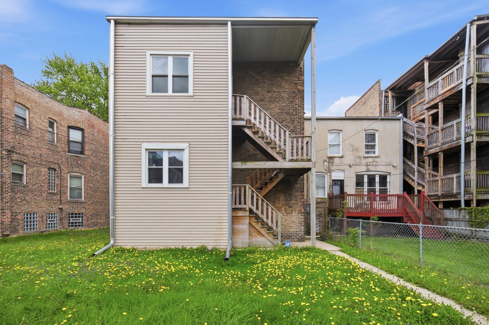 Building Photo - 1448 E 69th Pl