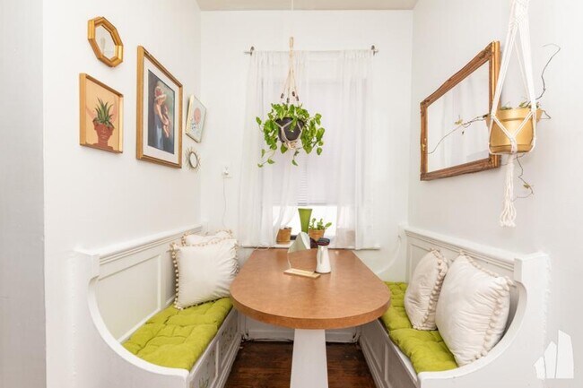 Building Photo - 1 bedroom in Chicago IL 60657