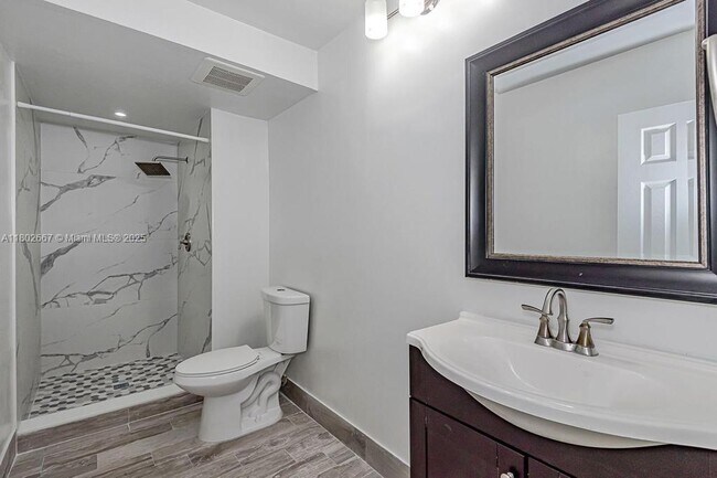 Building Photo - 740 NW 105th Pl