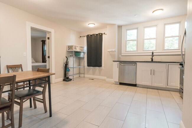 Building Photo - Three Bedroom One Bath