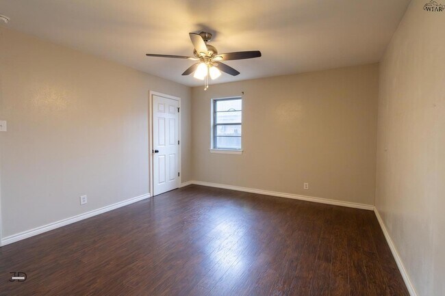 Building Photo - 4646 Sierra Madre Dr