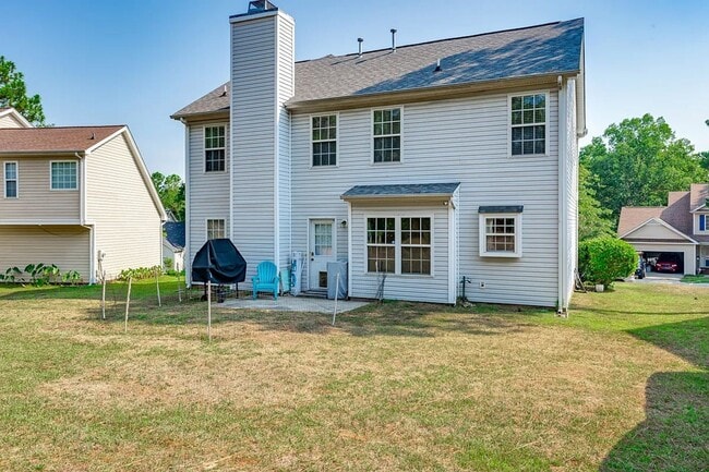 Building Photo - Spacious home located in the beautiful and...