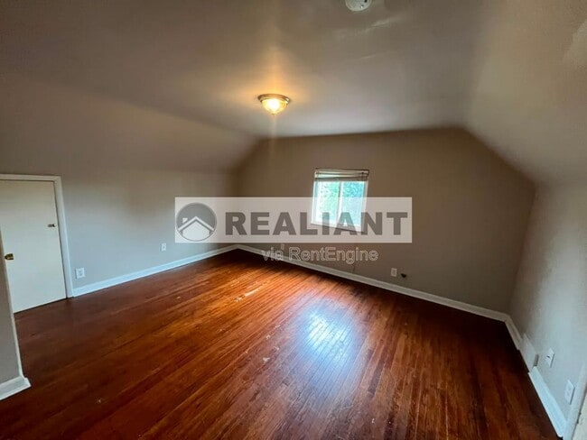 Building Photo - 2380 N Ft Thomas Ave