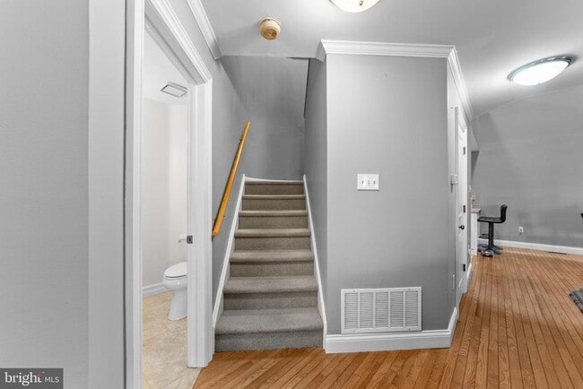 Building Photo - 42 Woodmont Dr