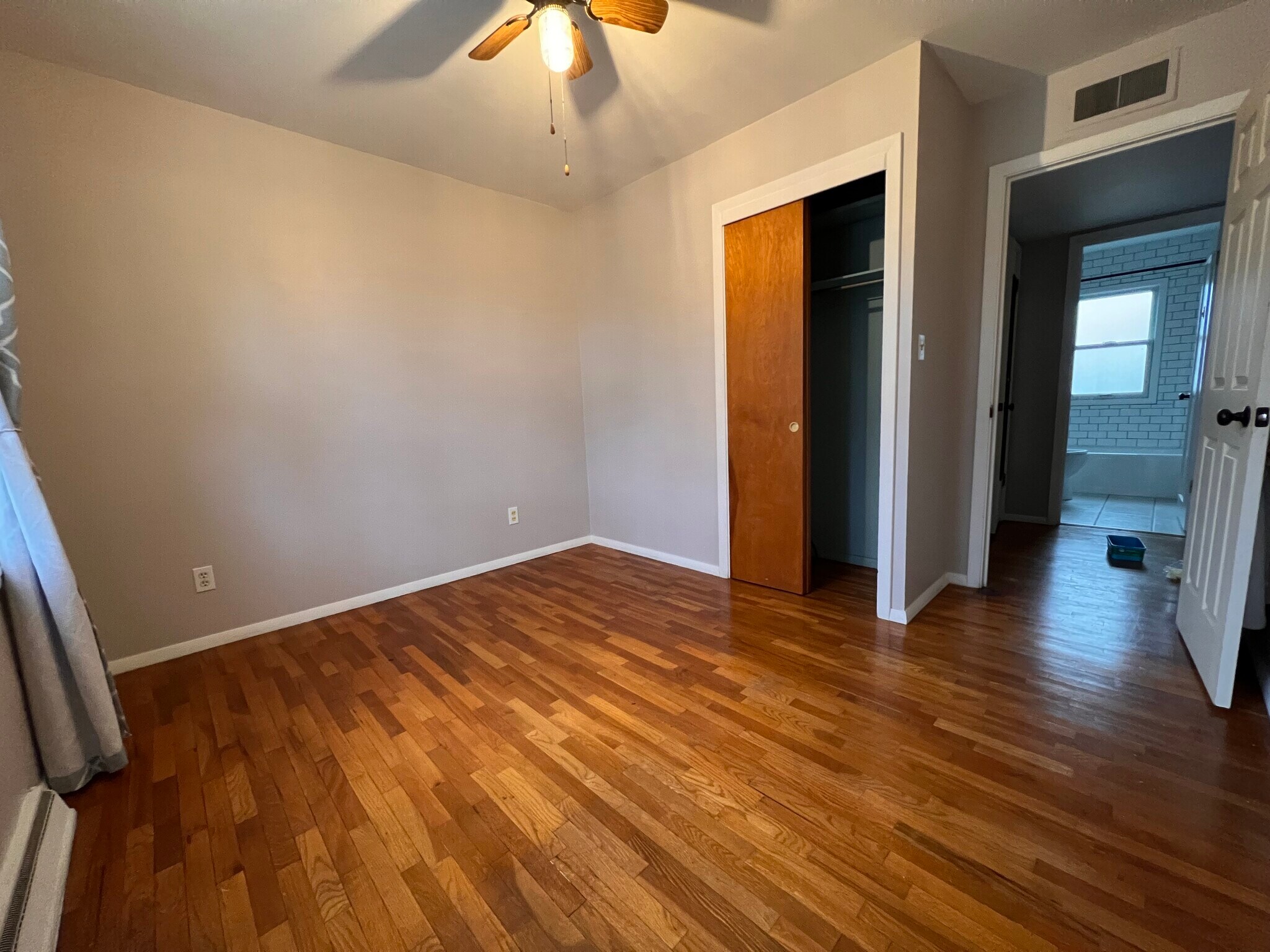 Building Photo - 1051 Curdes Ave