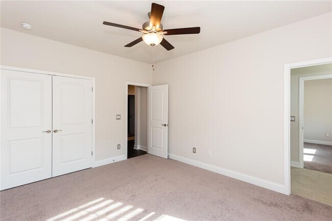 Building Photo - 5015 Montes Ln