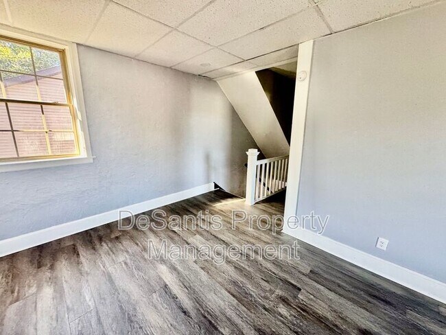 Building Photo - 1526 2nd Ave