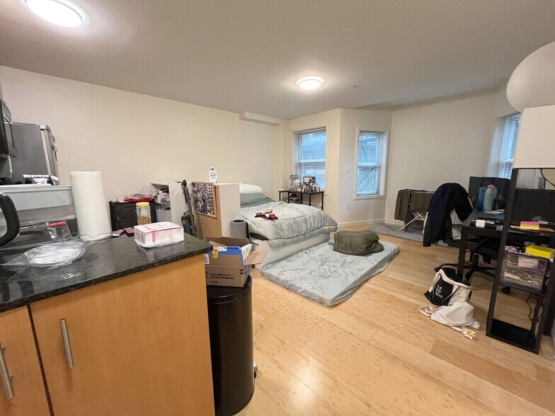 Building Photo - 461 Park Dr