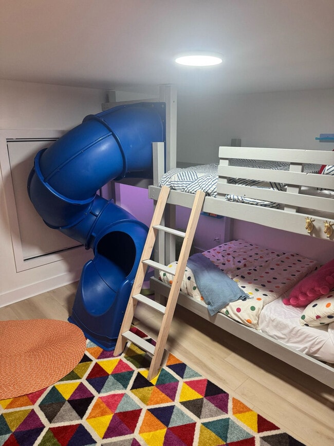 Building Photo - 25 N Rose Blvd