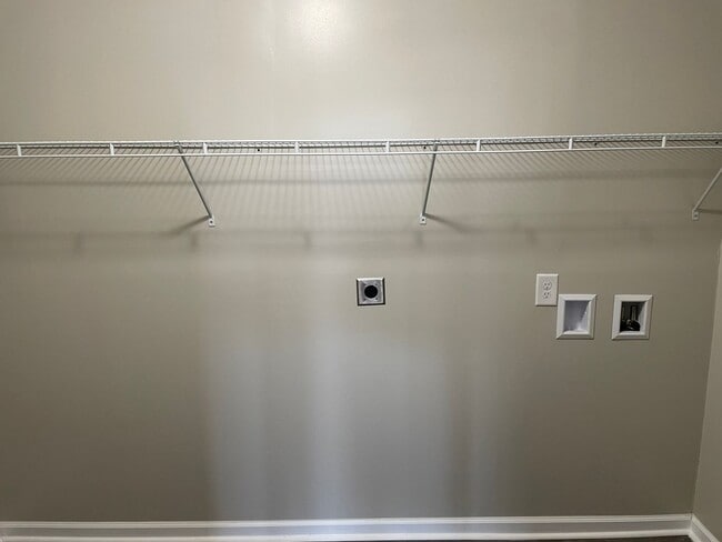 Building Photo - Fabulous Renovated Home Available Now!