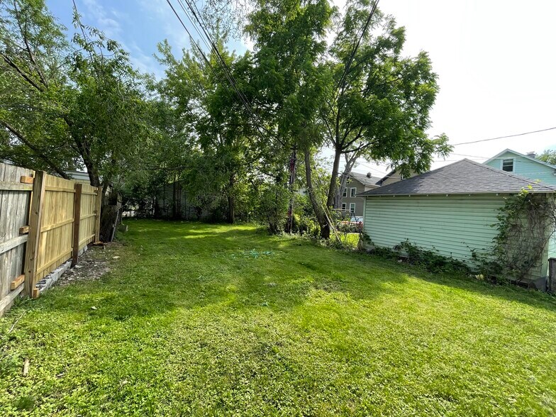 Building Photo - 127 Taunton Pl