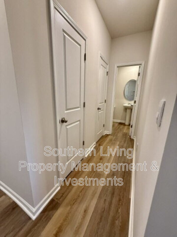 Building Photo - 1413 Secrest Cmns Dr