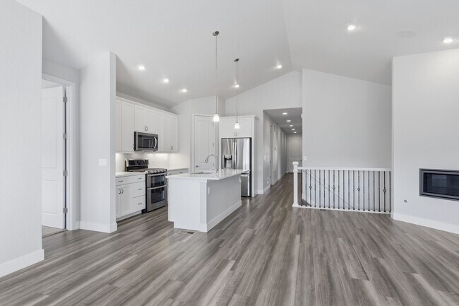 Building Photo - Castle Rock - Rancher 4 bed 3 bath in Crystal Valley!
