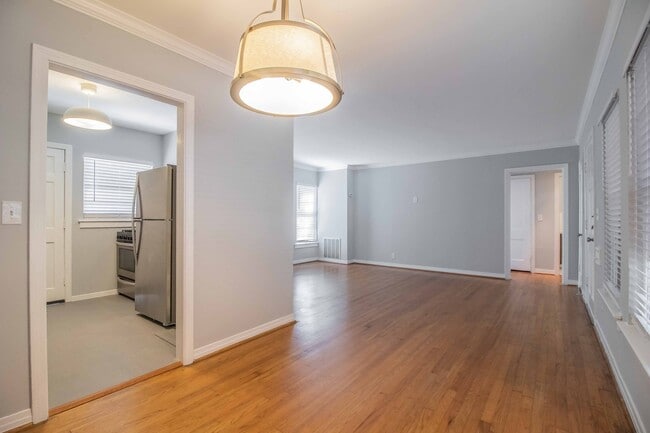 Building Photo - CHARMING 2 Bedroom, 1 Bathroom Arlington H...