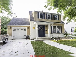Building Photo - Beautiful 4 bedroom Home