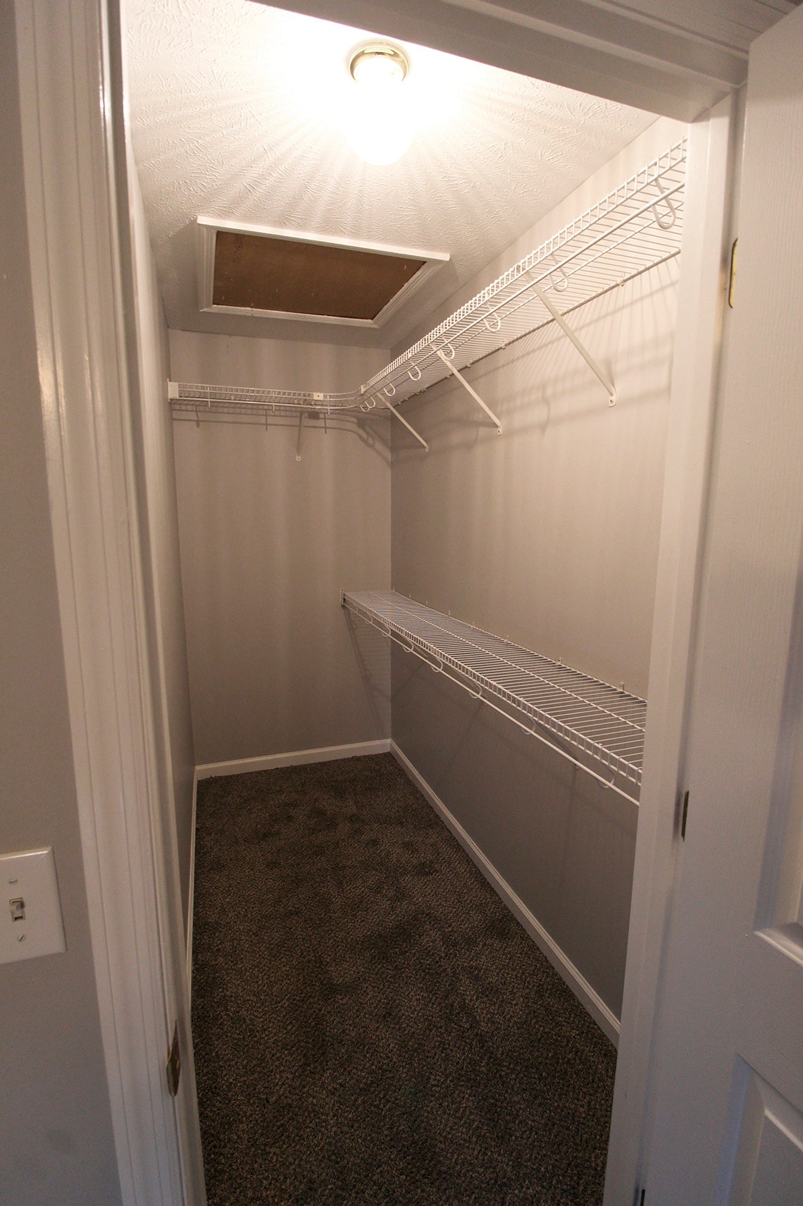 Building Photo - 561 Hampton Way