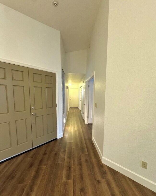 Building Photo - 313 W Monte Cristo Ave