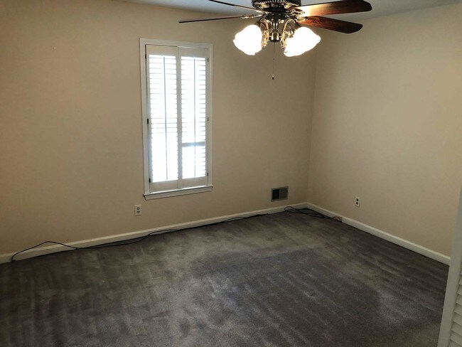 Building Photo - 421 Ravenel St