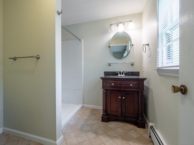 Building Photo - 21 Simpaug Turnpike