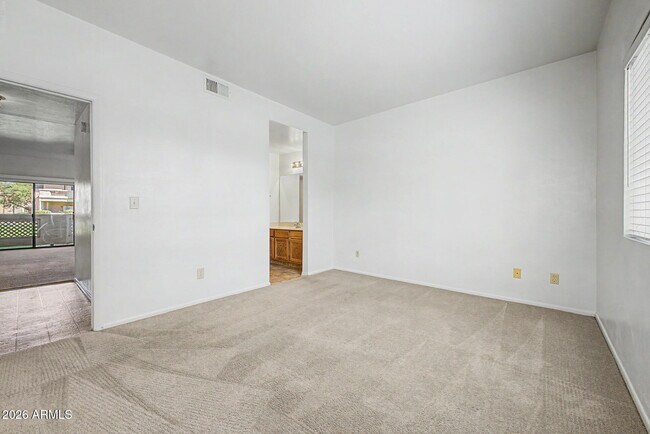 Building Photo - 930 N Mesa Dr