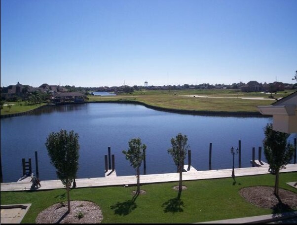 Water Front - 4504 Pontchartrain Dr