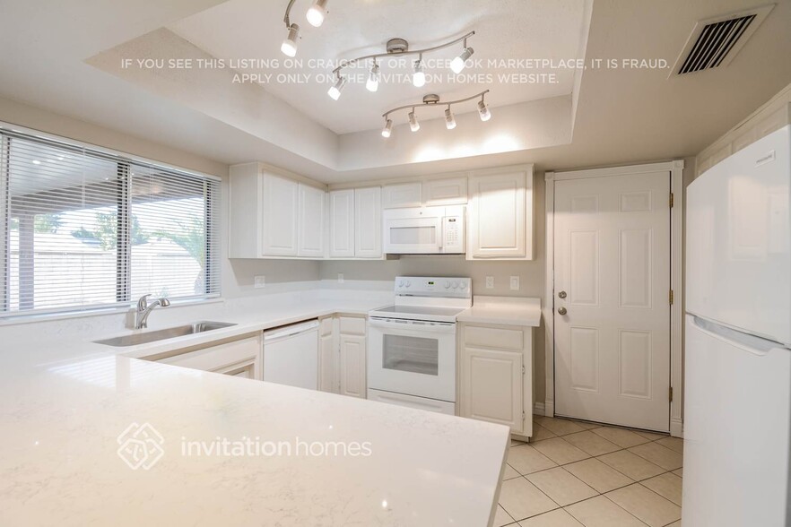 Building Photo - 5220 W Harmont Dr