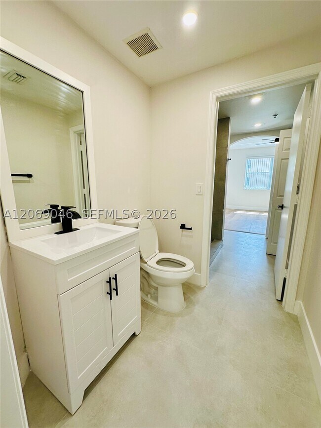 Building Photo - 6560 NW 114th Ave