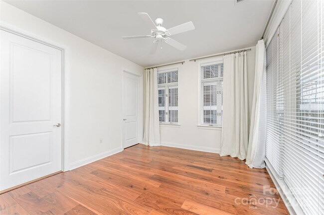 Building Photo - 230 S Tryon St