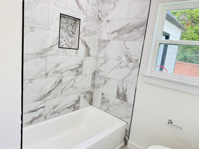 Building Photo - 1264 Cedar Haven Ave