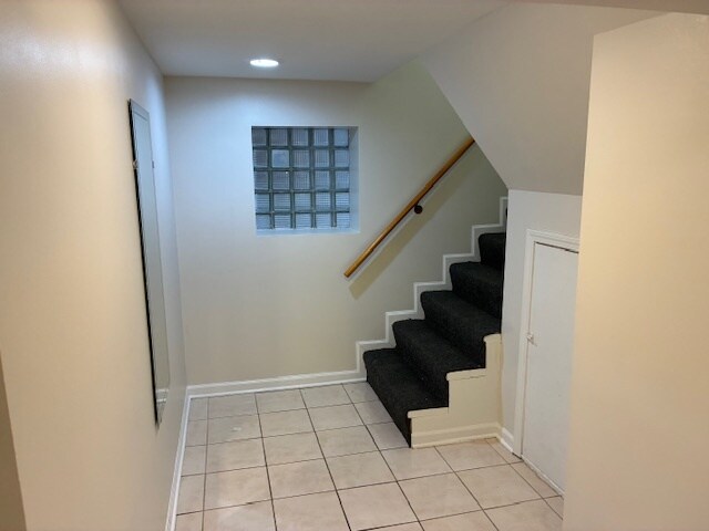 Front hall - 2232 Ridgeland Ave