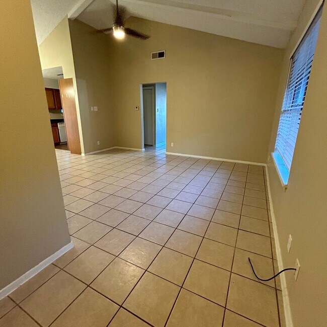 Building Photo - 7208 Creekside Dr