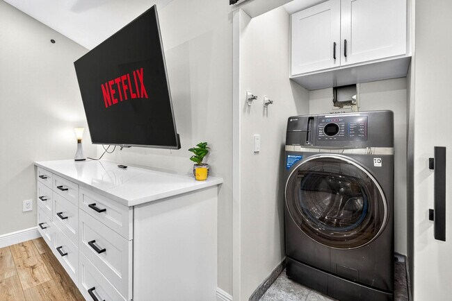 Building Photo - 319 Brentwood Dr