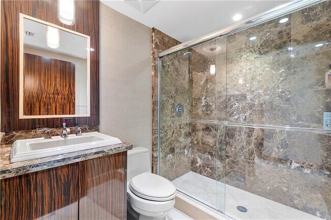 Building Photo - 101 S Fort Lauderdale Beach Blvd