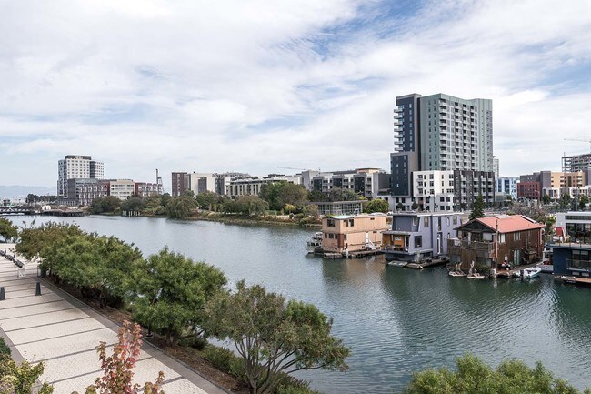 Building Photo - Luxury Condo at Park Terrace