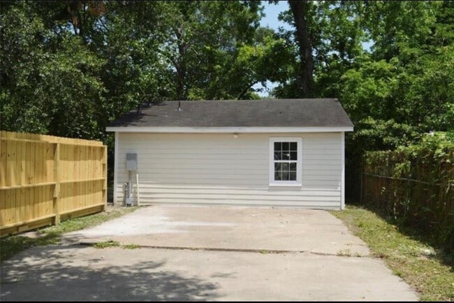 Building Photo - 7913 Woodlyn Rd