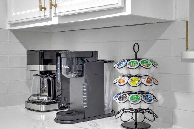 Building Photo - 1901 Cordova Bend