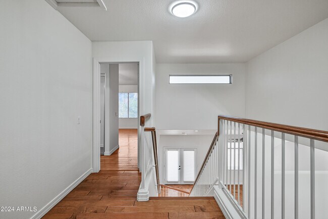 Building Photo - 3222 E Wickieup Ln