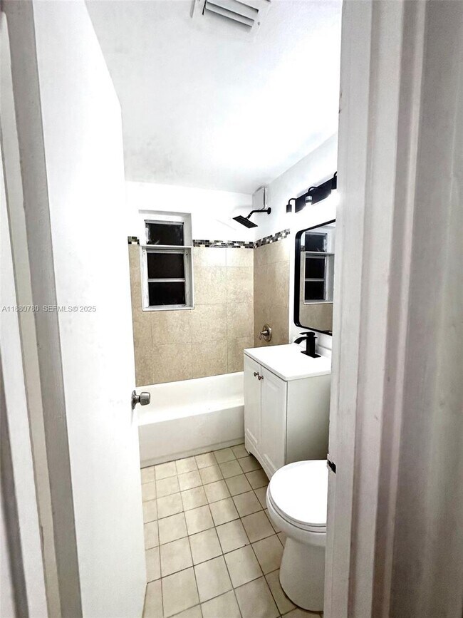 Building Photo - 3401 SW 9th Terrace