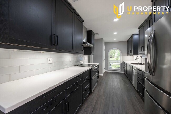 Building Photo - Great property in Plano mature community w...