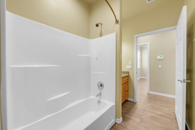 Building Photo - 623 Skyline Dr