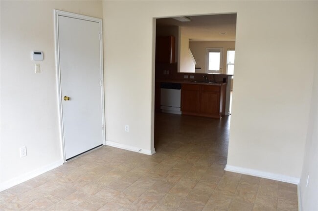 Building Photo - 3610 Barkers Crossing Ave