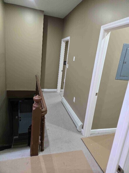 Building Photo - 52 Lander St