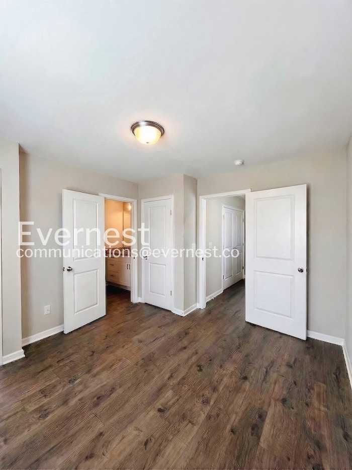 Building Photo - 227 Tara Ct