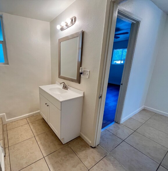 Building Photo - 4531 Park Ave